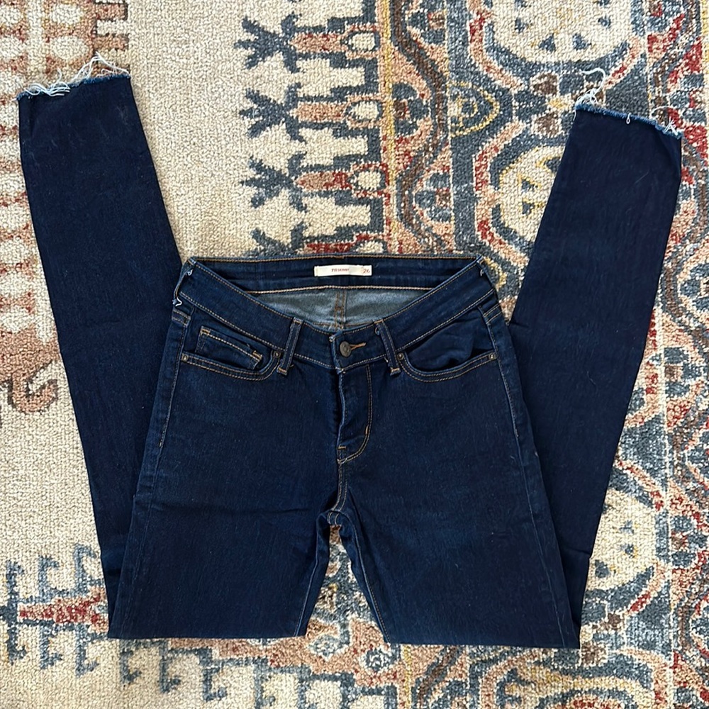 Levi’s dark wash skinny jeans